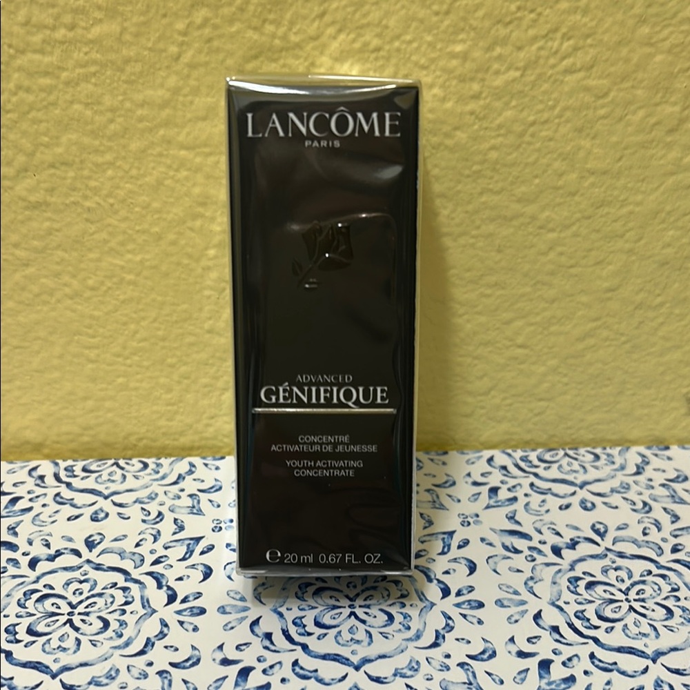 Advanced Génifique Youth Activating Concentrate - Black